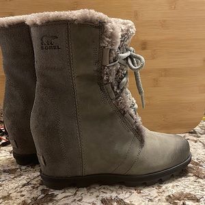 7.5 SOREL Gray Shearling Joan of Arctic Wedge Bootie